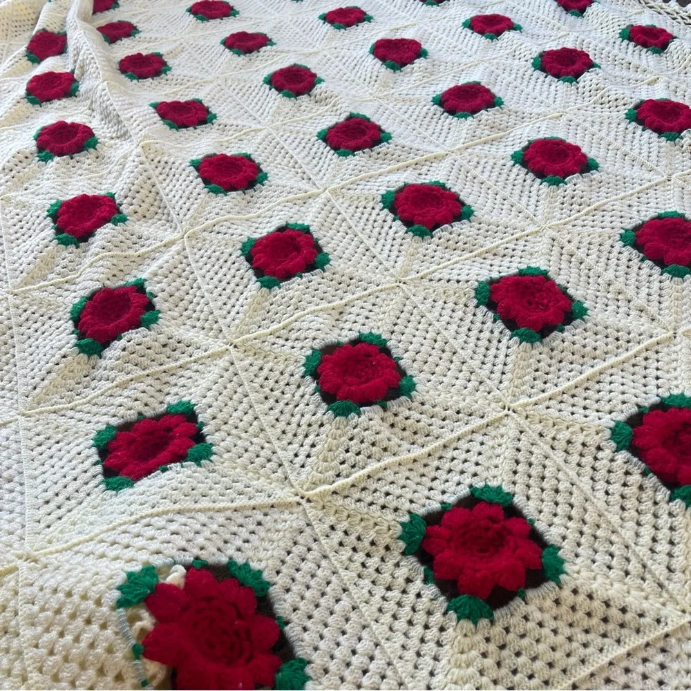 Vintage Hand Crochet Red Roses Bedspread Coverlet